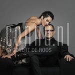 31-10-2006 Rob de Nijs and Henriette Koetschruiter at studio in Amsterdam, by order of Diva Donna Magazine. October 31, 2006.

[keywords]Posed, Eyecontact, Sofa[/keywords]